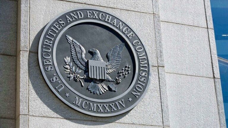 SEC adia decisão sobre ETFs de Bitcoin
