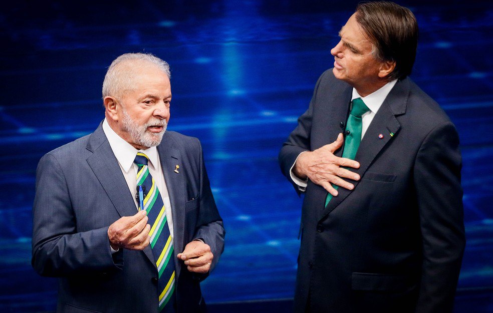 Lula e Bolsonaro exercendo seu direito de resposta no debate entre presidenciáveis