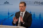 Dmitry Medvedev Ex-presidente russo prevê superação do sistema monetário mundial pelas criptomoedas