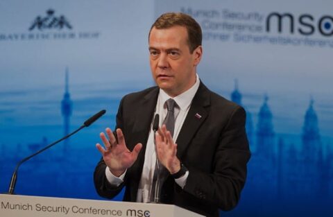 Dmitry Medvedev Ex-presidente russo prevê superação do sistema monetário mundial pelas criptomoedas