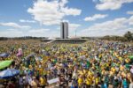 Bolsonaristas invadem a Praça dos Três Poderes