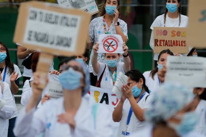 Enfermeiros protestam em exigência do novo piso salarial