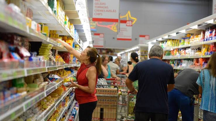 Crise econômica leva brasileiro a comprar só o essencial, diz pesquisa –  Gazeta Libertária